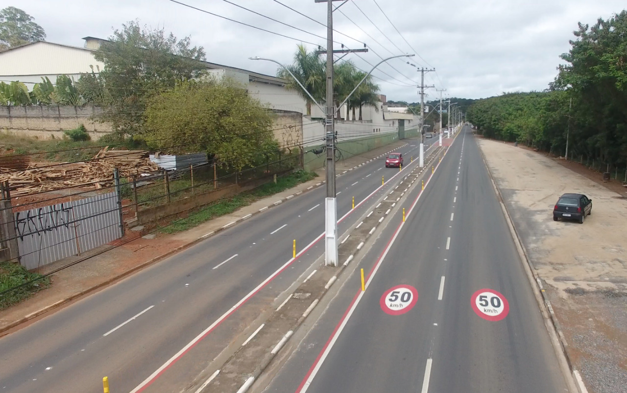 Pintura de solo indicando a velocidade máxima é iniciada pela Av. dos Imigrantes