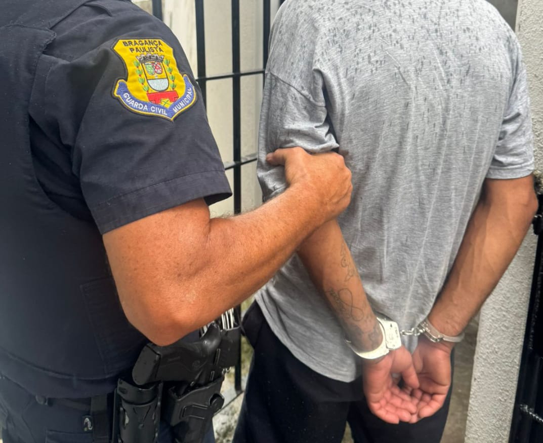 GCM prende homem em flagrante por descumprimento de medida protetiva e ameaça em Bragança Paulista