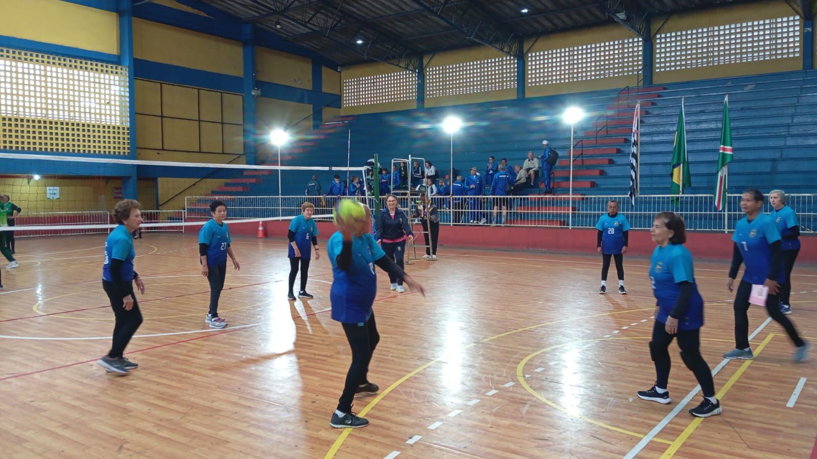 Voleibol adaptado feminino de Bragança Paulista participa de fase regional em Campo Limpo