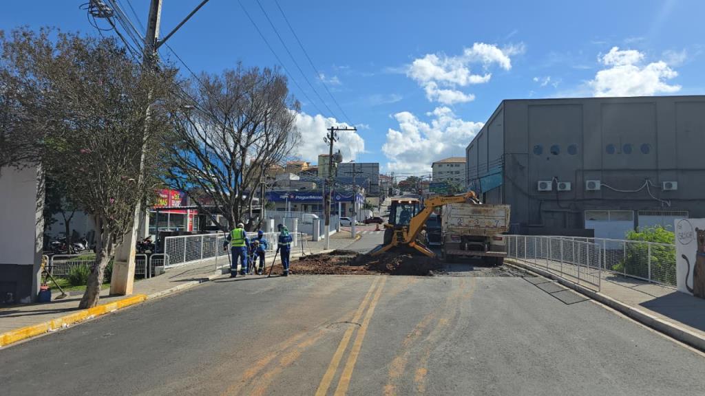 Ponte da Rua Felipe Siqueira passa por nova intervenção com acionamento de garantia da obra
