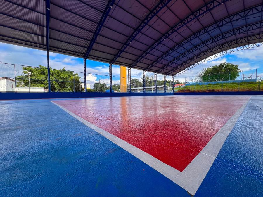 Construção da quadra poliesportiva “João Brochetta” abre mais opções para atividades esportivas na cidade