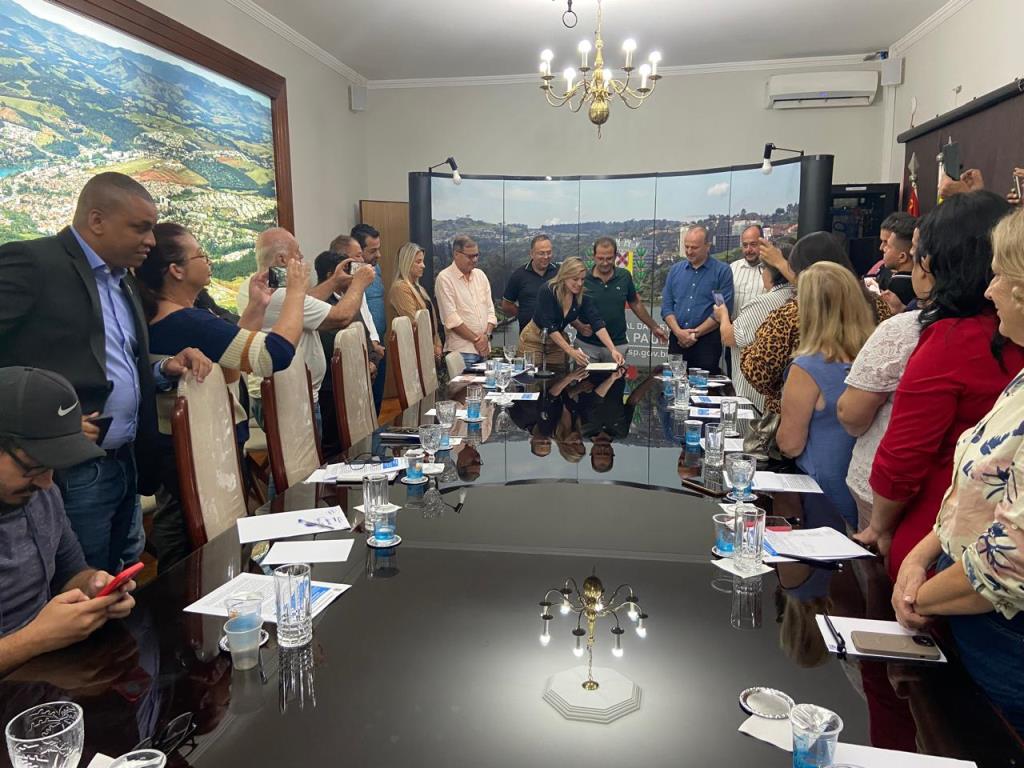 Lei cria benefício alimentar para aposentados e pensionistas municipais