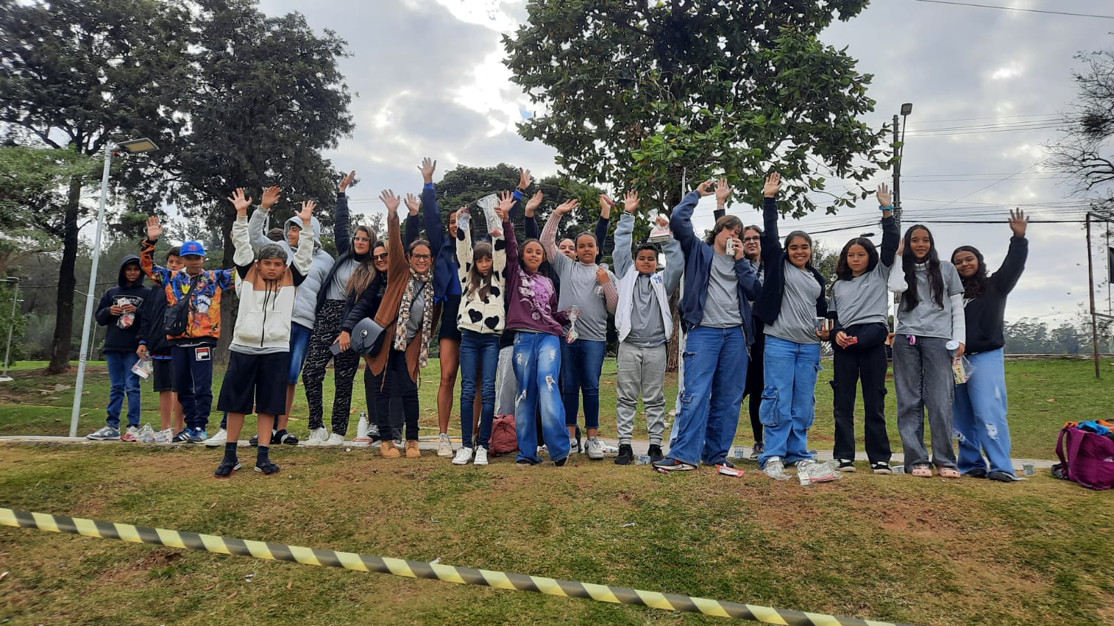 Crianças e adolescentes do projeto ECOA prestigiaram as partidas de Vôlei de Praia dos 67º Jogos Regionais