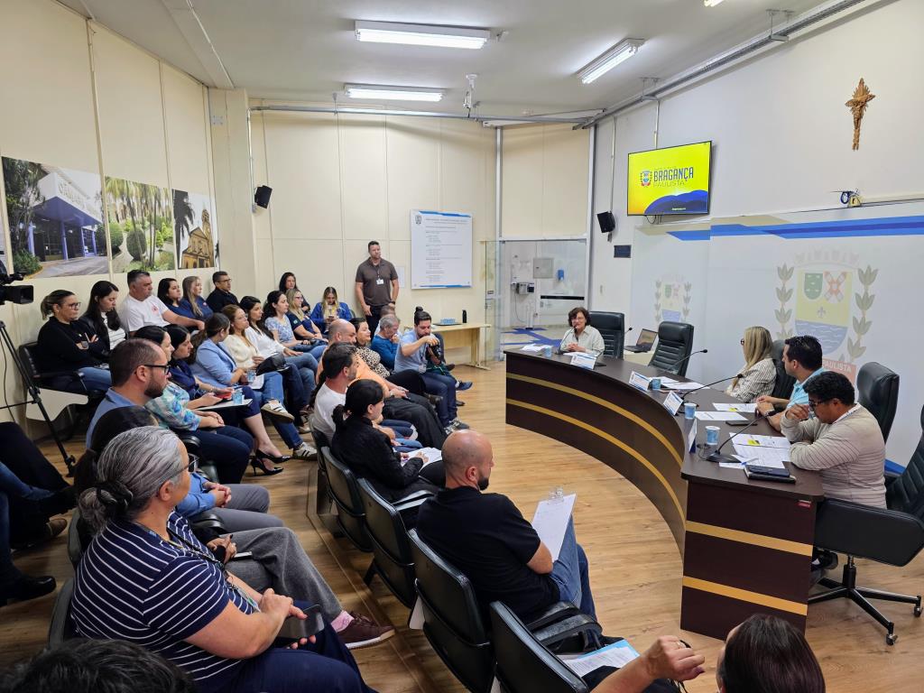 Secretaria Municipal de Saúde presta contas na Câmara Municipal referente ao 3º quadrimestre de 2025