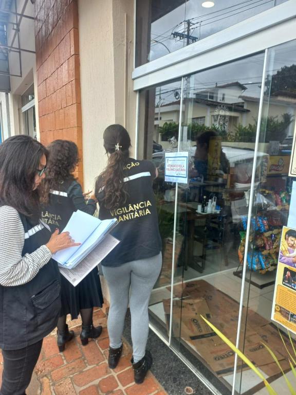 Vigilância Sanitária interdita padaria com produtos vencidos e sem procedência