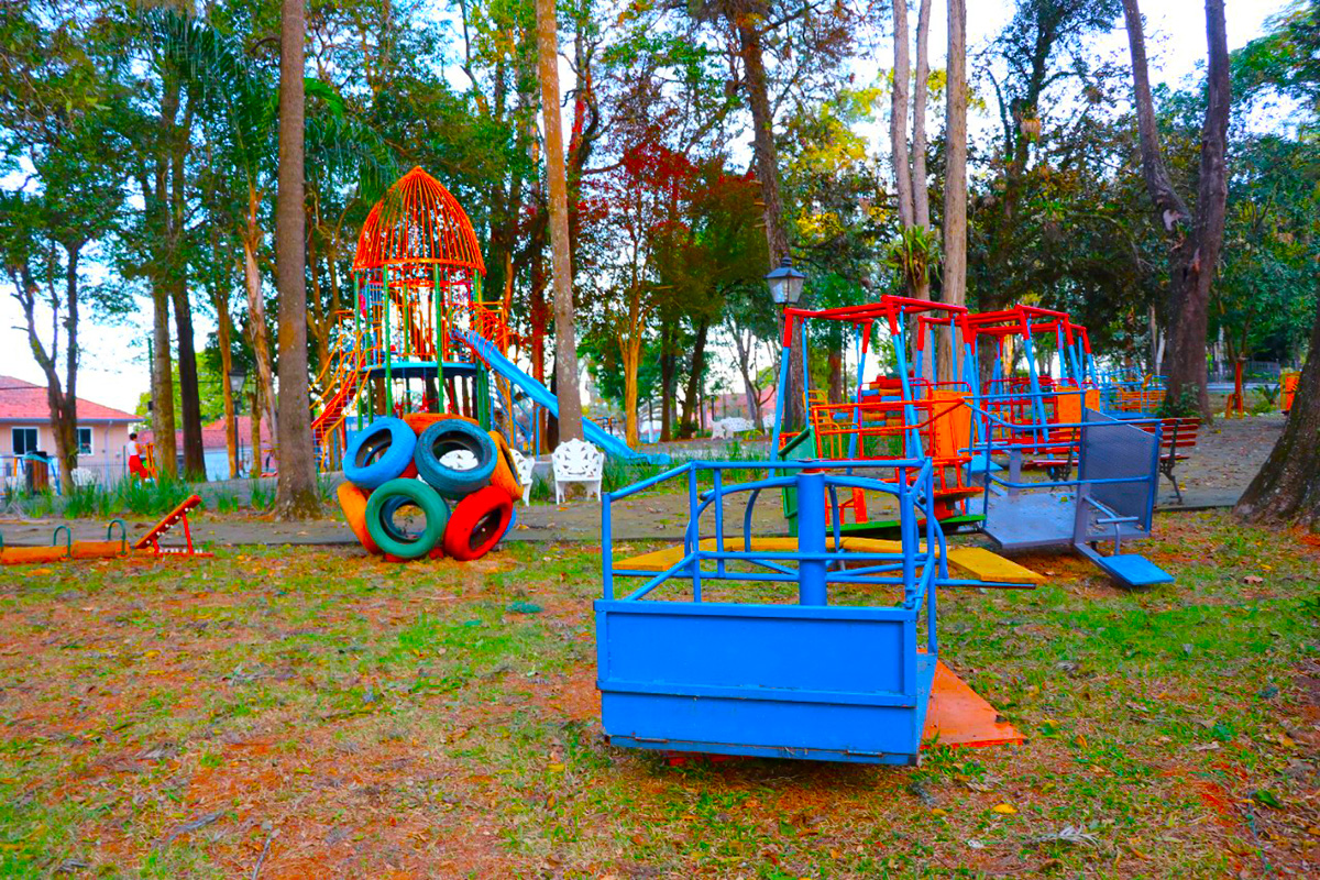 Jardim Público conta com brinquedos adaptados
