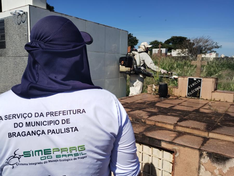 Prefeitura realiza ação de combate à dengue no Cemitério