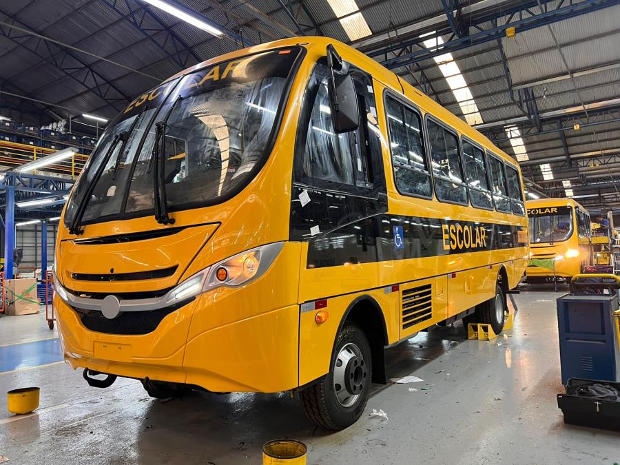 Administração Municipal visita empresa para inspecionar novos veículos de transporte escolar