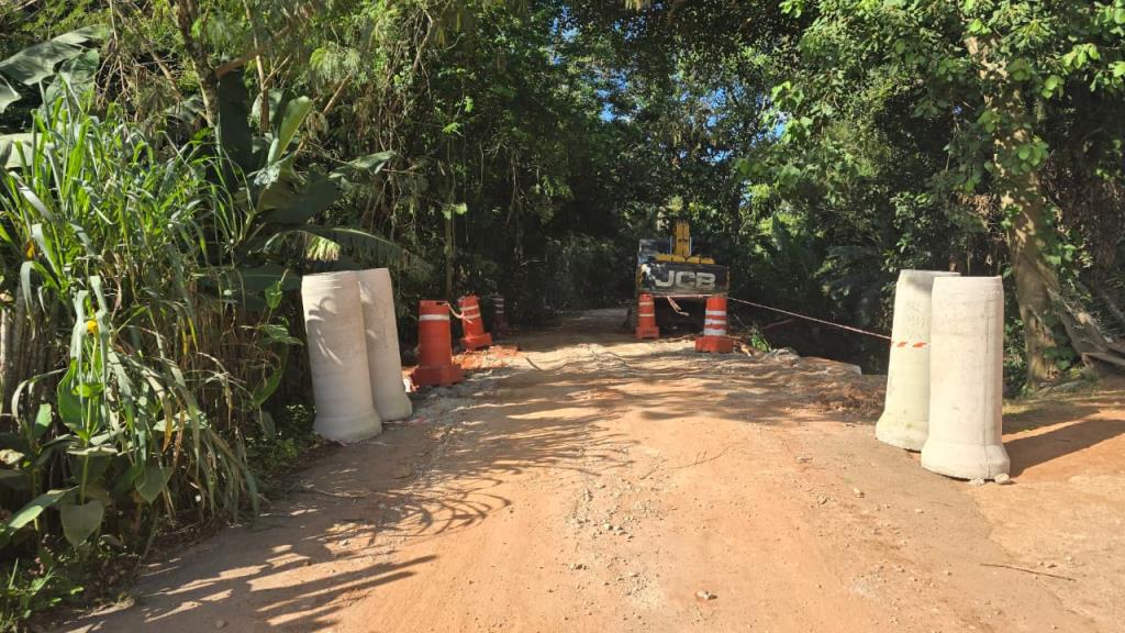 Acesso e ponte restabelecidos nas Chácaras Fernão Dias após intervenção emergencial