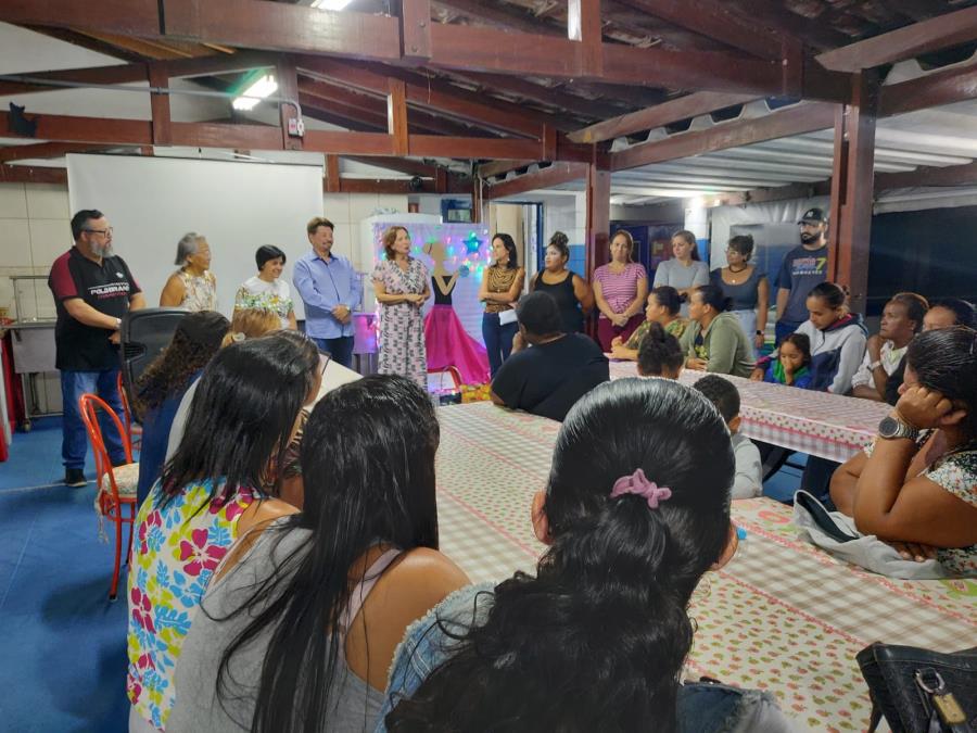Curso de auto maquiagem acontece no ECOA em comemoração ao Dia Internacional da Mulher   