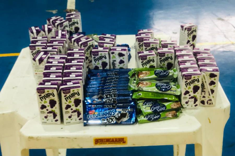 Crianças e adolescentes das escolinhas municipais recebem lanche esporte