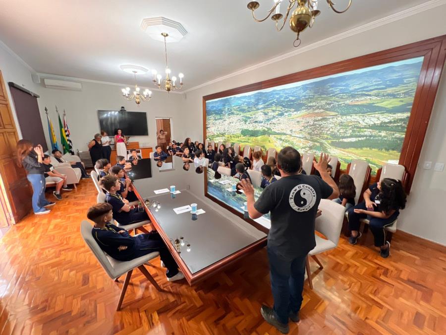 Alunos da E.M. Antonio Dorival Monteiro de Oliveira encerram atividades do ano do “Programa Turismo na Escola”