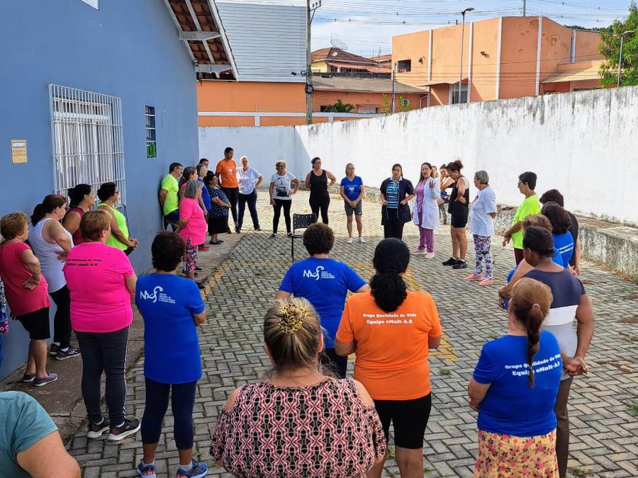 População pode participar de atividades com educadores físicos nas unidades de saúde