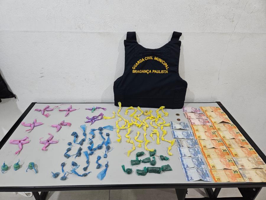 GCM apreende entorpecentes durante patrulhamento em imóvel abandonado no Bairro da Penha