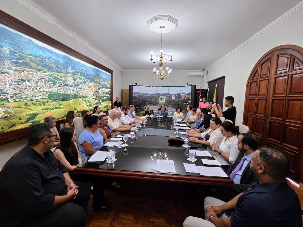 Secretaria de Saúde apresenta proposta de parceria com a Santa Casa de Misericórdia de Itatiba para gestão da Atenção Primária à Saúde