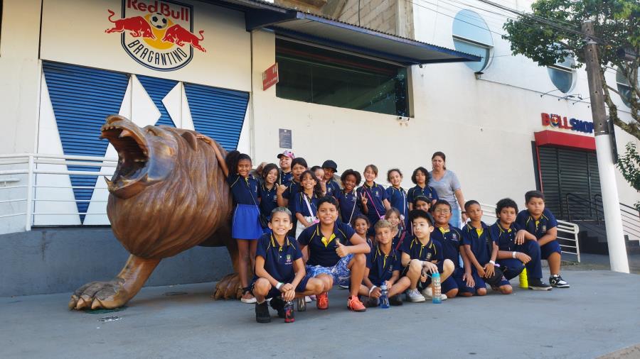 Crianças das escolas municipais de Bragança Paulista visitam o Estádio Nabi Abi Chedid