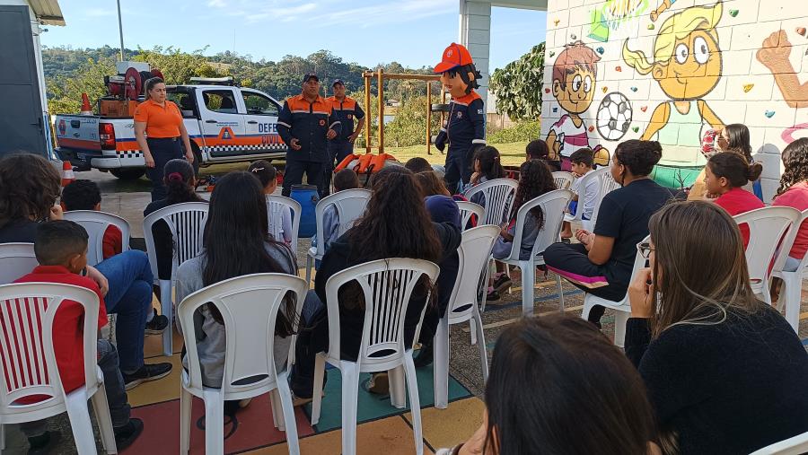 Secretaria Municipal de Segurança e Defesa Civil realiza palestra no ECOA sobre combate a queimadas
