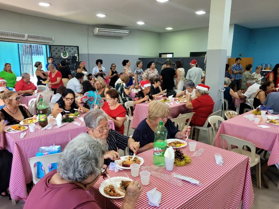 Semads realiza almoço de confraternização para idosos cadastrados no CCI