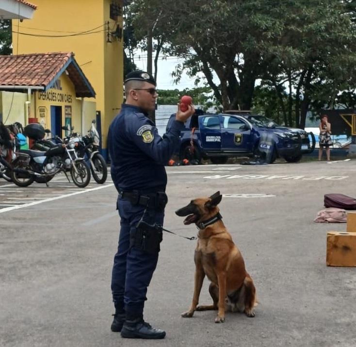 Alunos de cursos preparatórios visitam GCM e Defesa Civil de Bragança Paulista