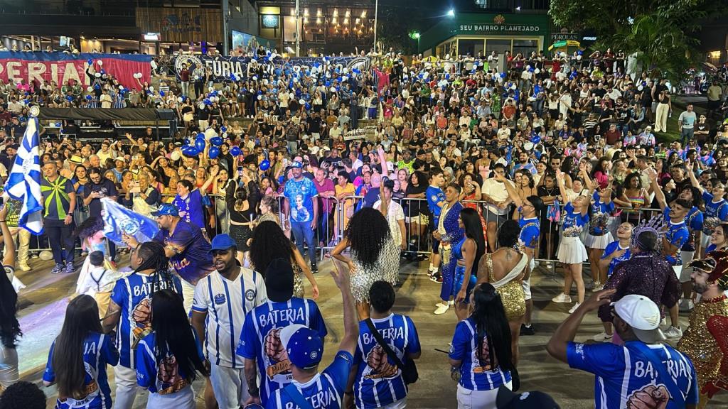 Escolha da Corte do Carnaval 2026 integra programação do Festival de Verão e reúne grande público na Arena do Lago do Taboão