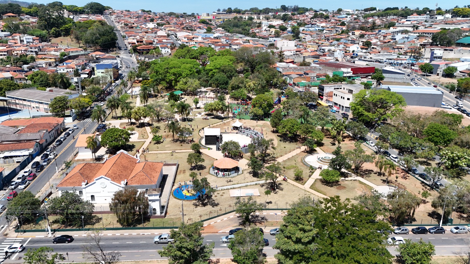 Nova Praça Coronel Jacintho Osório é entregue à população com grande festa e público