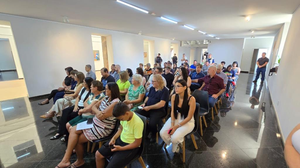 Ato de homenagem a pessoas que denominaram vias públicas em 2025 é realizado