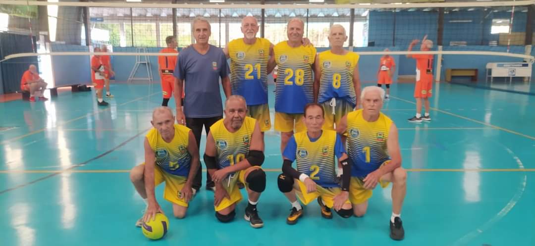 Equipes de voleibol adaptado masculino de Bragança Paulista participação da final Estadual da Superliga da melhor idade em Ribeirão Preto - SP