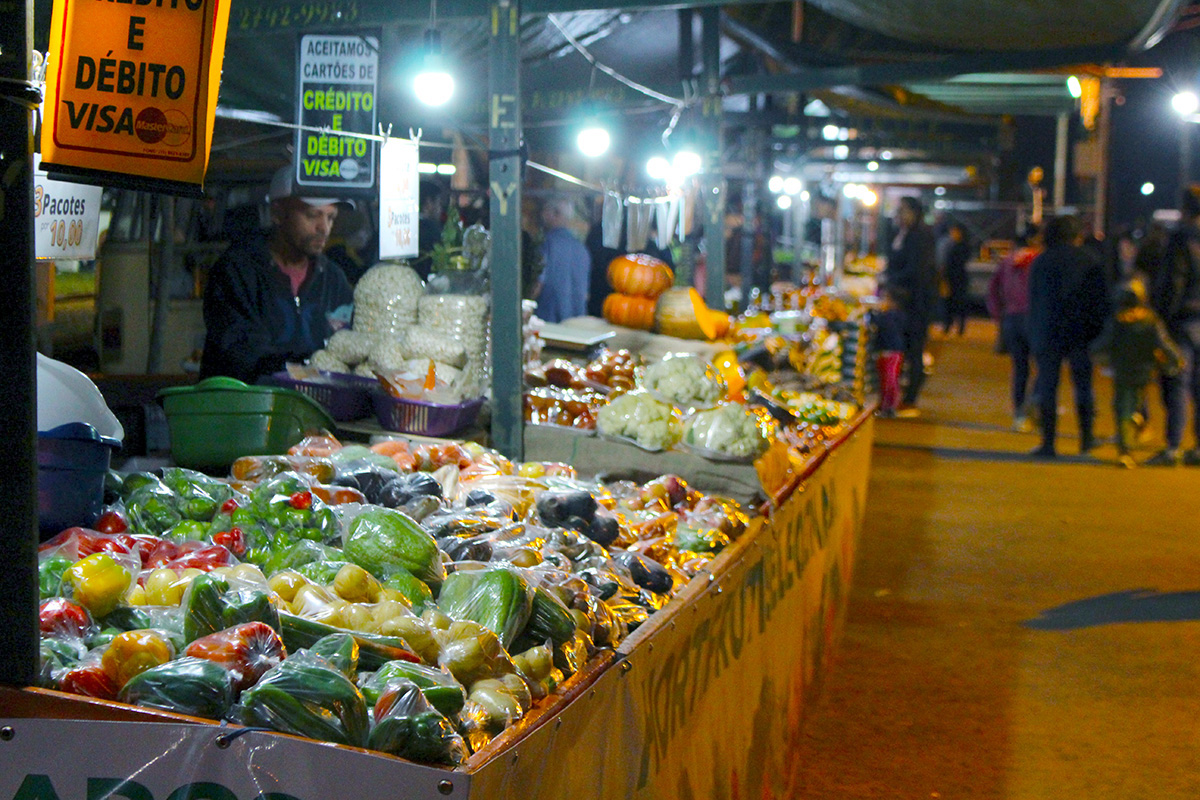 Feira Noturna vem atraindo grande público ao Posto de Monta