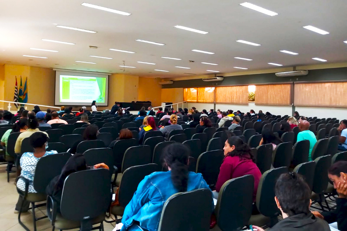 Participantes do Programa Emergencial participam de cursos de Assistente de RH e Cuidador