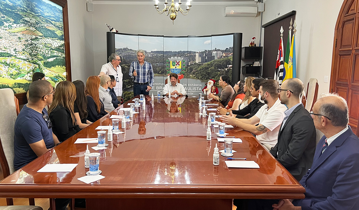 Novos servidores tomam posse para diferentes áreas da Administração Municipal