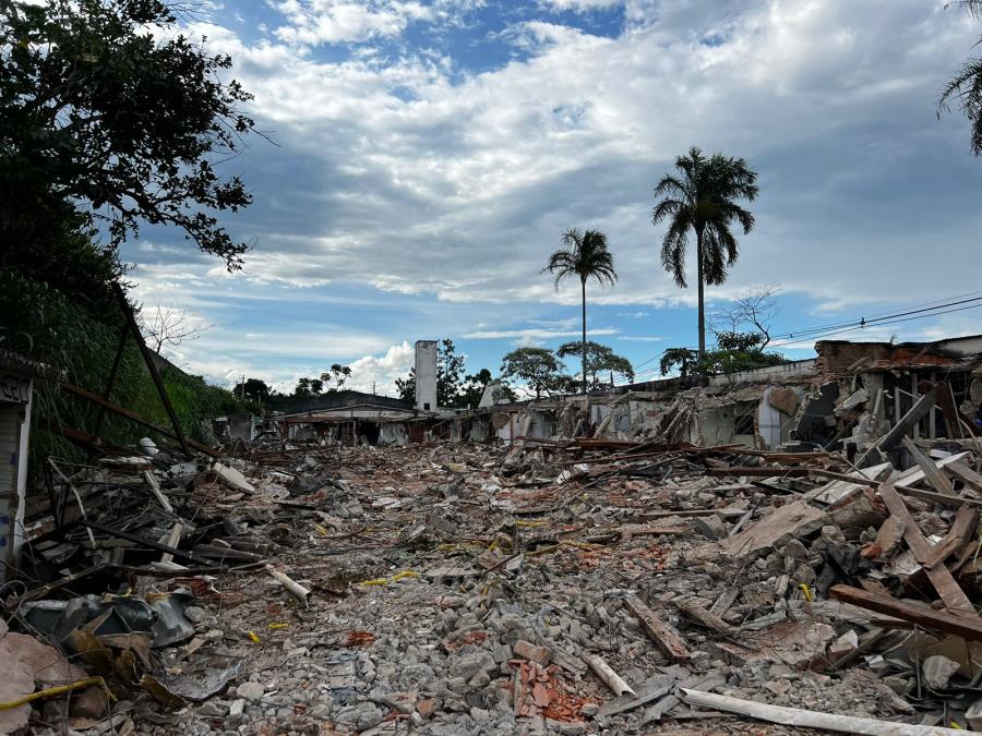Imóvel do antigo hospital da Unimed passa por demolição parcial