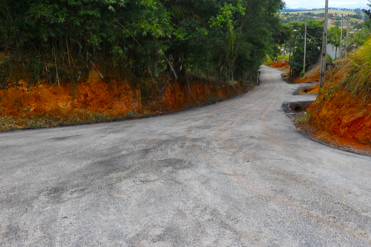Poeira e barro chegam ao fim e moradores celebram chegada da pavimentação nas estradas do Atibaianos