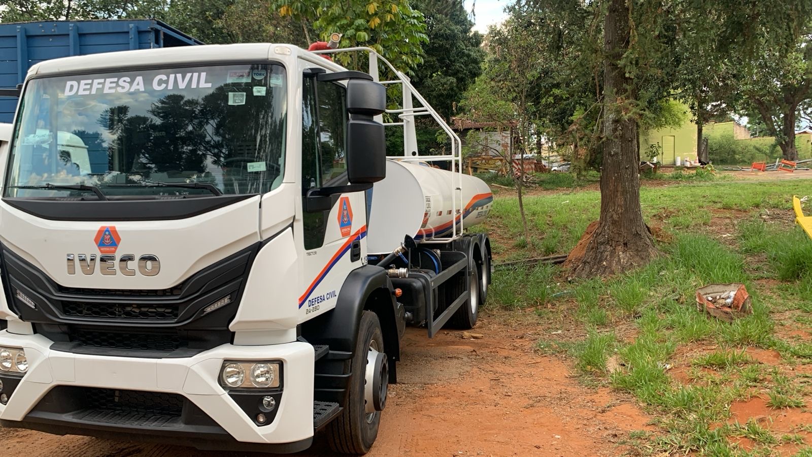 Defesa Civil de Bragança Paulista recebe caminhão de combate a incêndios com capacidade para 12 mil litros de água