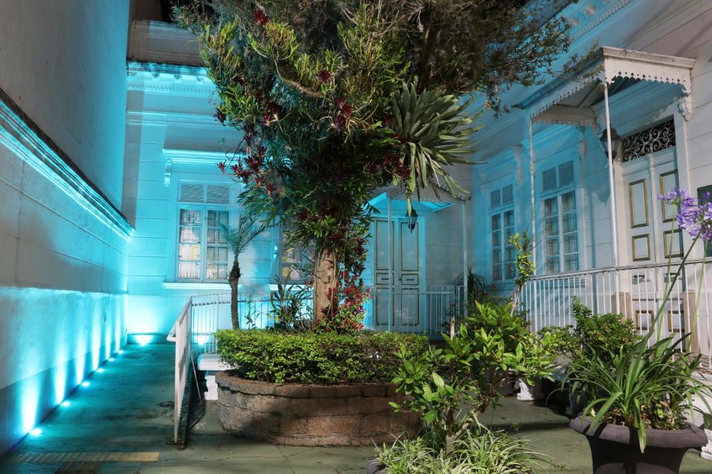 Museu Municipal Oswaldo Russomano recebe iluminação especial em homenagem ao Novembro Azul