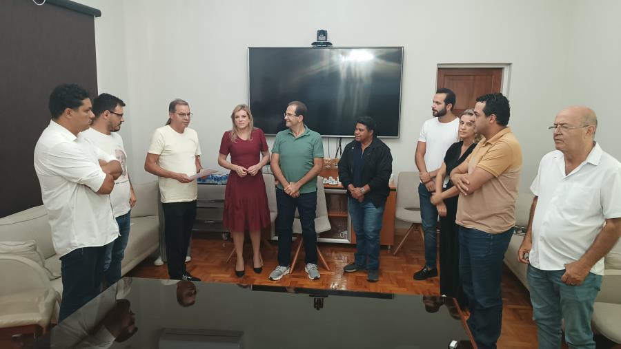 Prefeito atende vereadores sobre proposta de Sindicato e concede 5,53% de reajuste aos servidores em parcela única