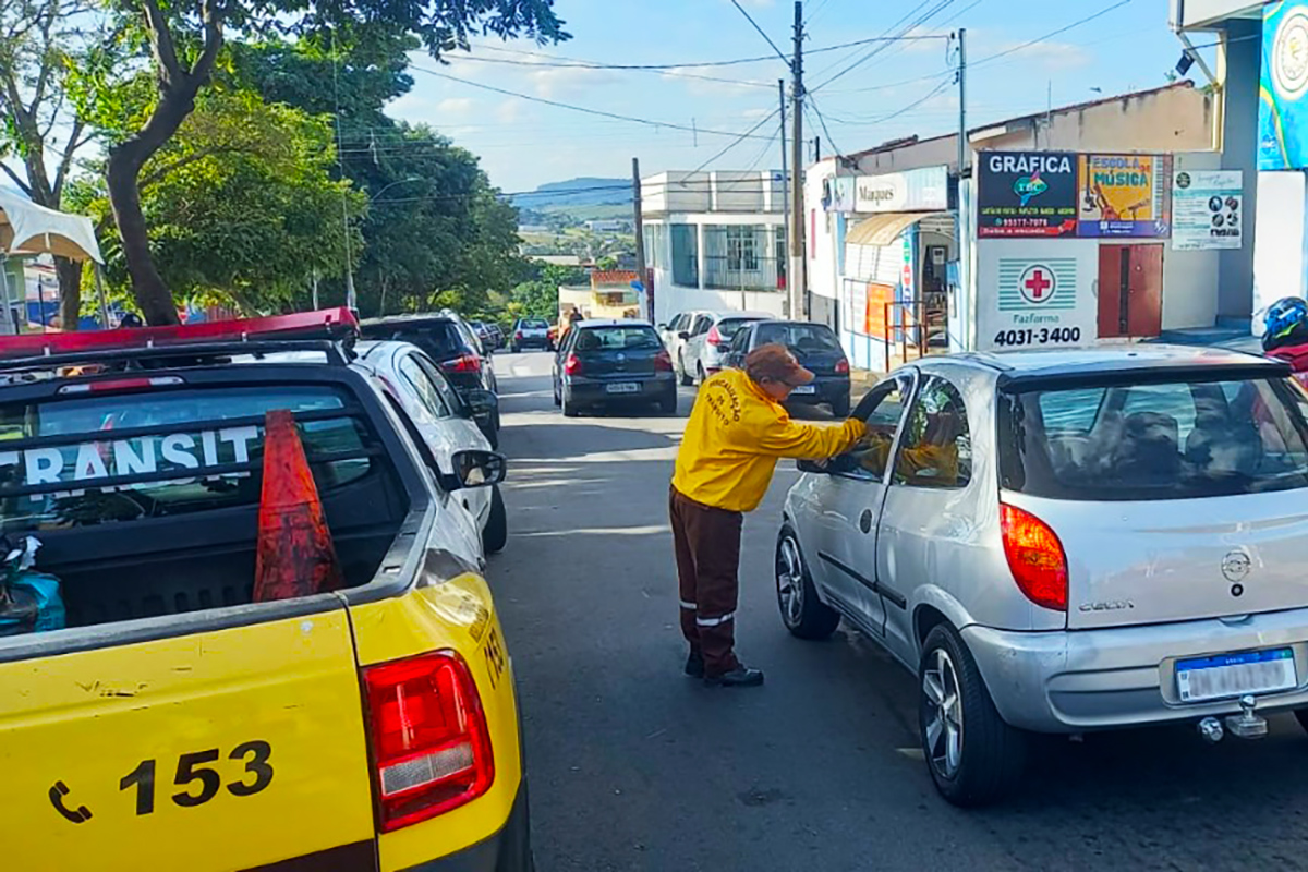 Maio Amarelo - Blitz educativa leva orientações sobre segurança no trânsito para os motoristas