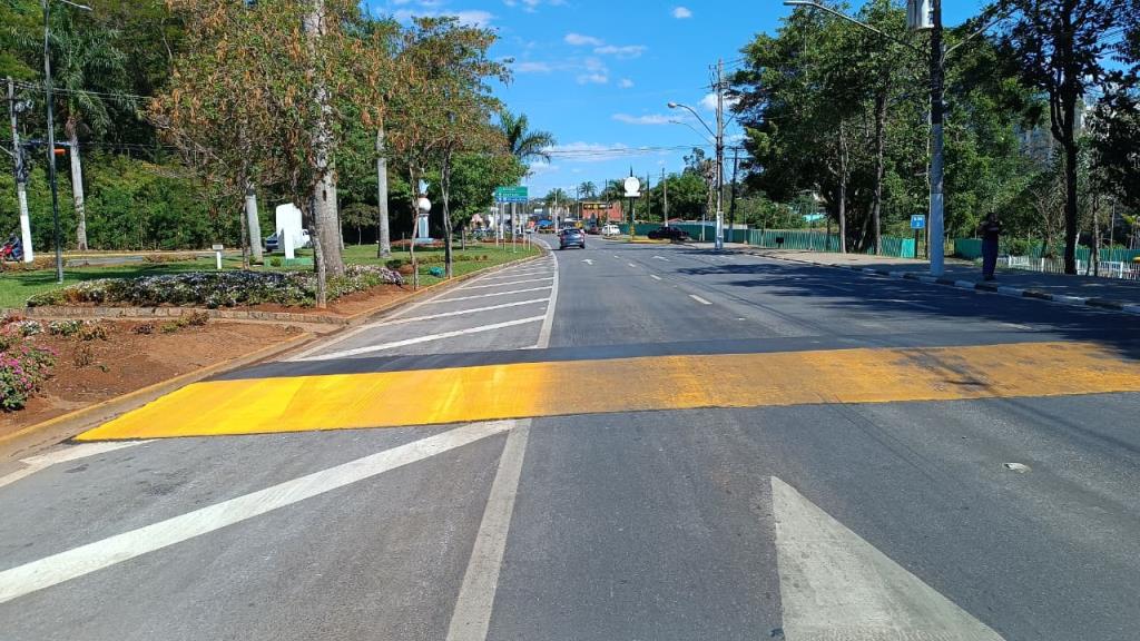 DER instala novos redutores de velocidade na Avenida Dom Pedro I em Bragança Paulista