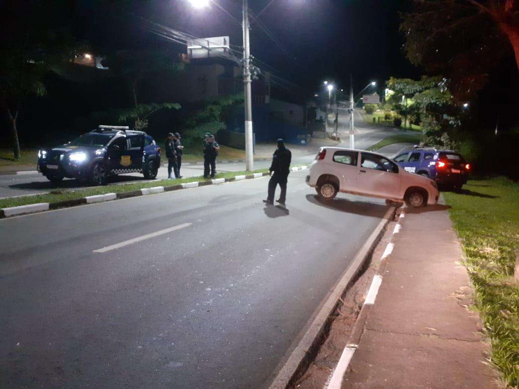 GCM de Bragança Paulista prende motorista embriagado após colisão na Avenida Norte-Sul