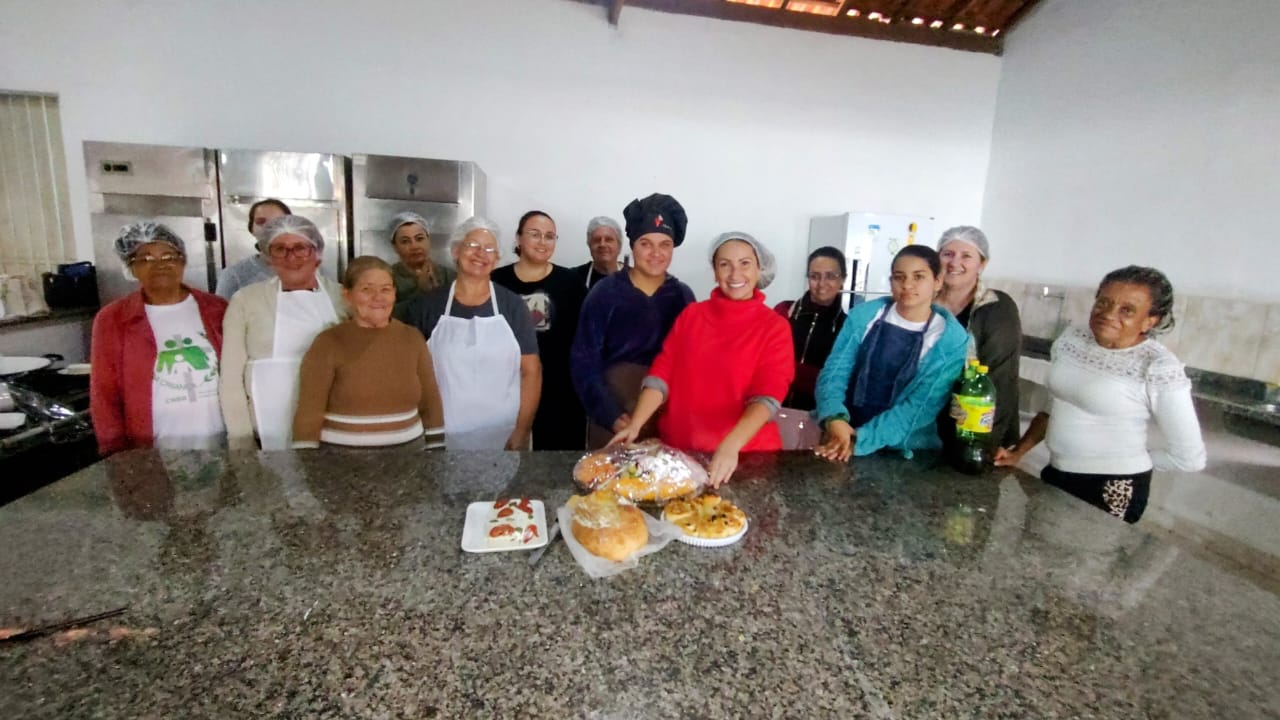 Workshops de gastronomia natalina são destaques no Fundo Social
