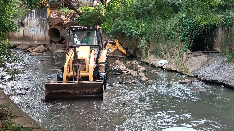 Secretaria de Serviços dá início à limpeza de Ribeirão em vários trechos urbanos