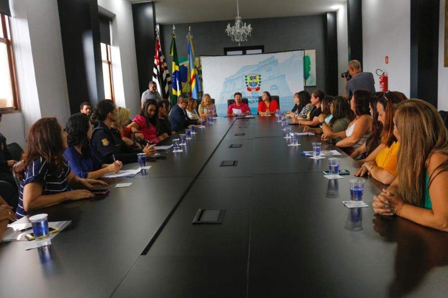 Prefeito empossa a nova gestão da Conselho Municipal dos Direitos da Mulher   