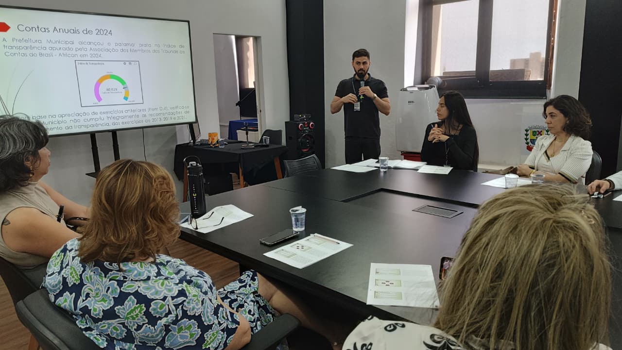 Advogados e servidores administrativos participam de palestra sobre defesa do município junto ao Tribunal de Contas