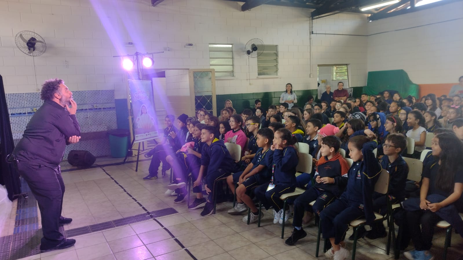 Companhia de Teatro Truks realiza apresentação em Escola Municipal de Bragança Paulista