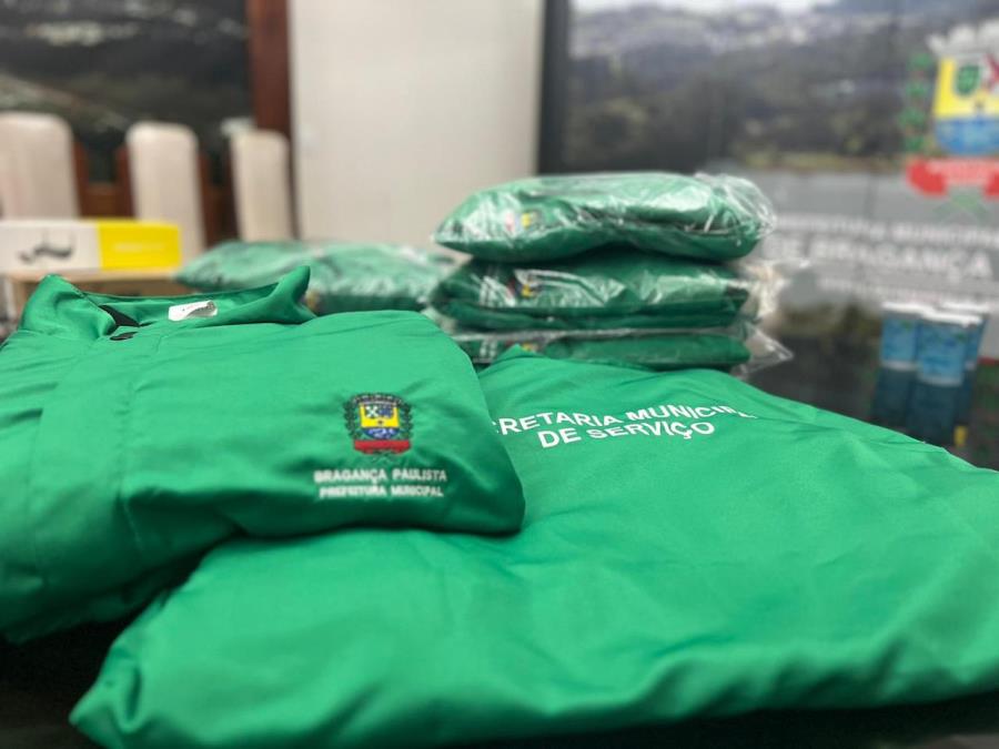 Prefeitura realiza entrega de agasalhos de inverno aos funcionários da Secretaria de Serviços