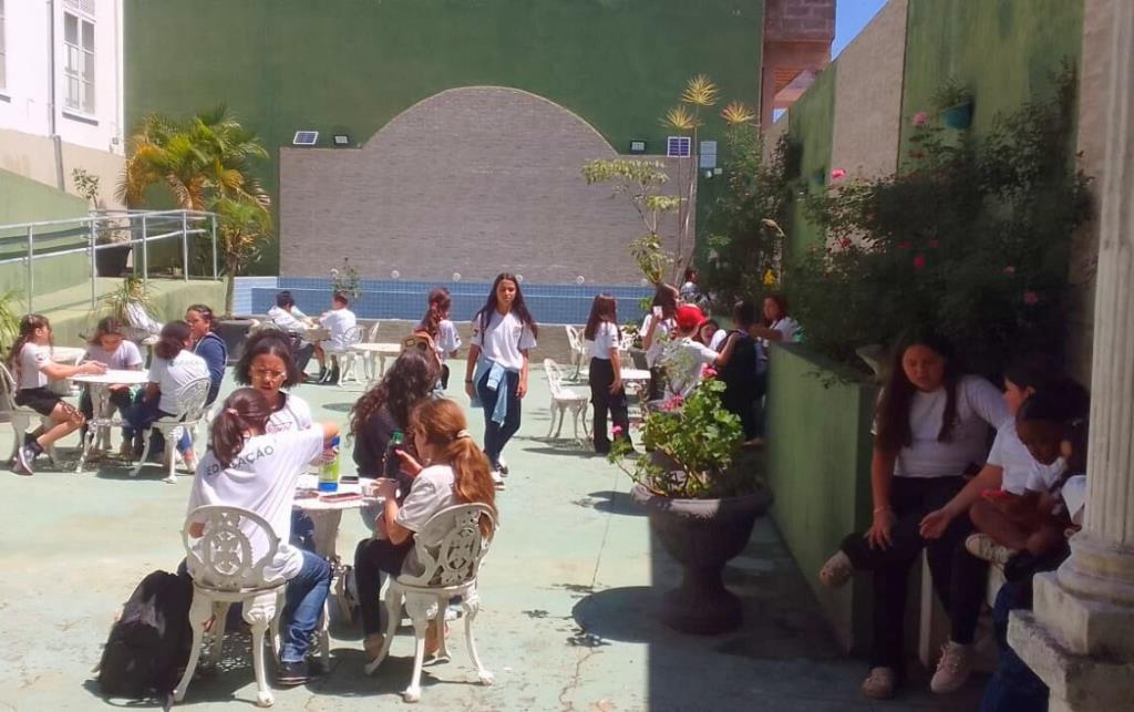 Alunos de Pedra Bela visitam o Museu Municipal Oswaldo Russomano e vivenciam experiência educativa e cultural em Bragança Paulista