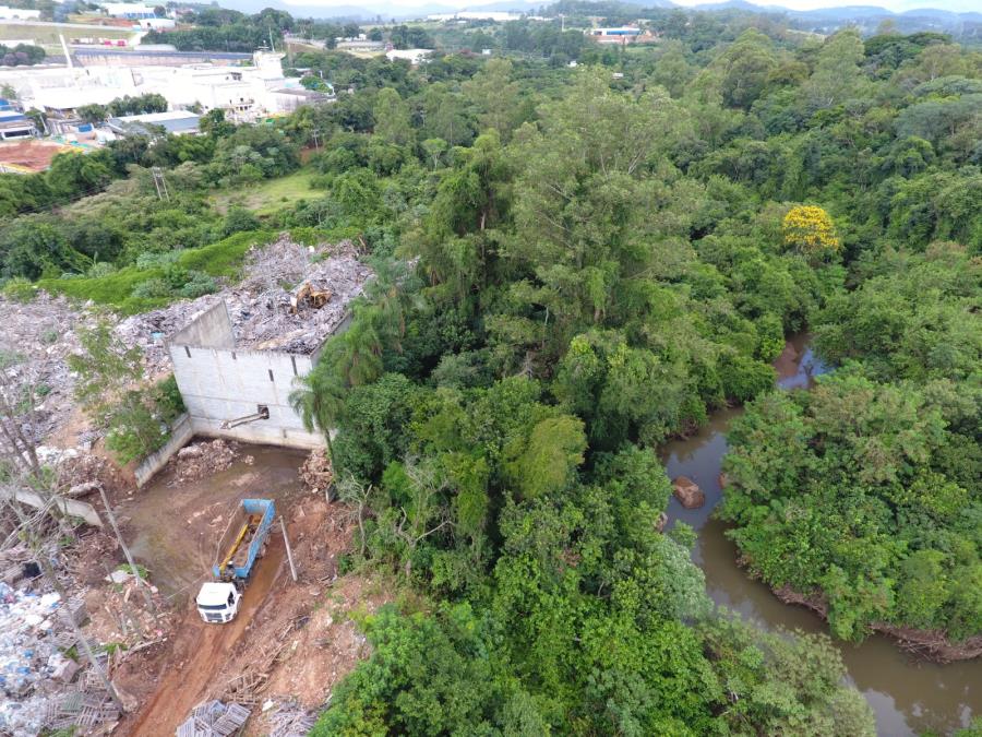 Prefeitura de Bragança Paulista flagra crime ambiental no Planejada II