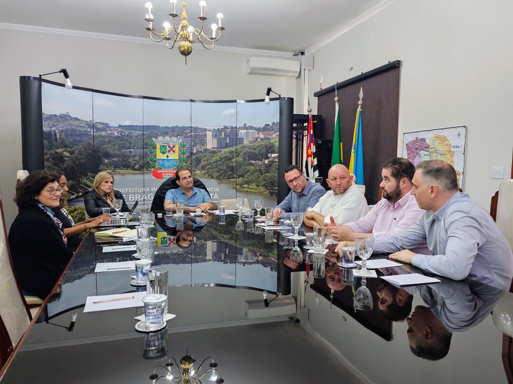 Administração se reúne com representantes da Associação e Fraternidade São Francisco de Assis na Providência de Deus