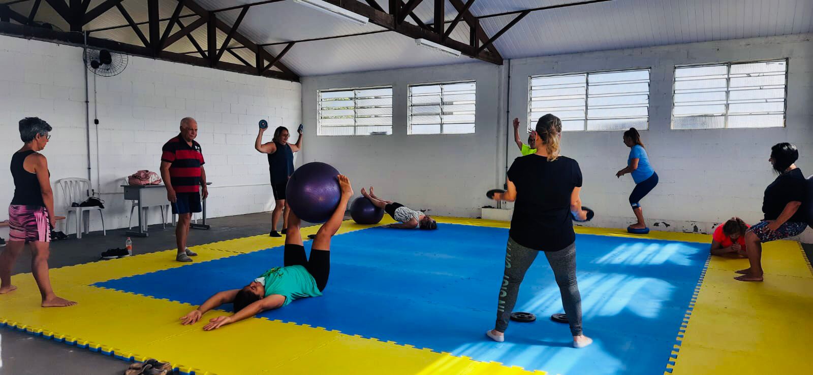 Aulas de ginástica localizada acontecem gratuitamente no Lourenção