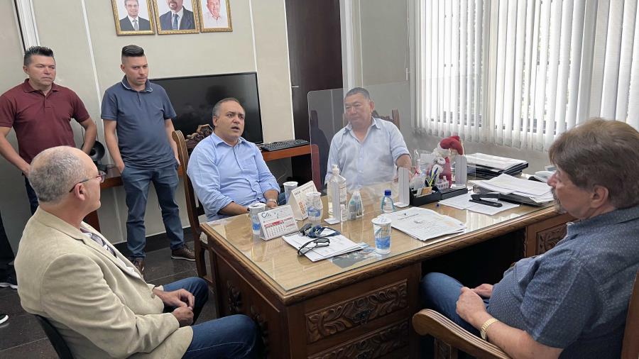 Prefeito recebe no gabinete o deputado federal eleito Marcelo Lima