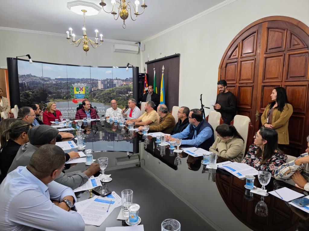 Entrega das chaves do prédio da Câmara Municipal (fundos) marca nova etapa para o Legislativo